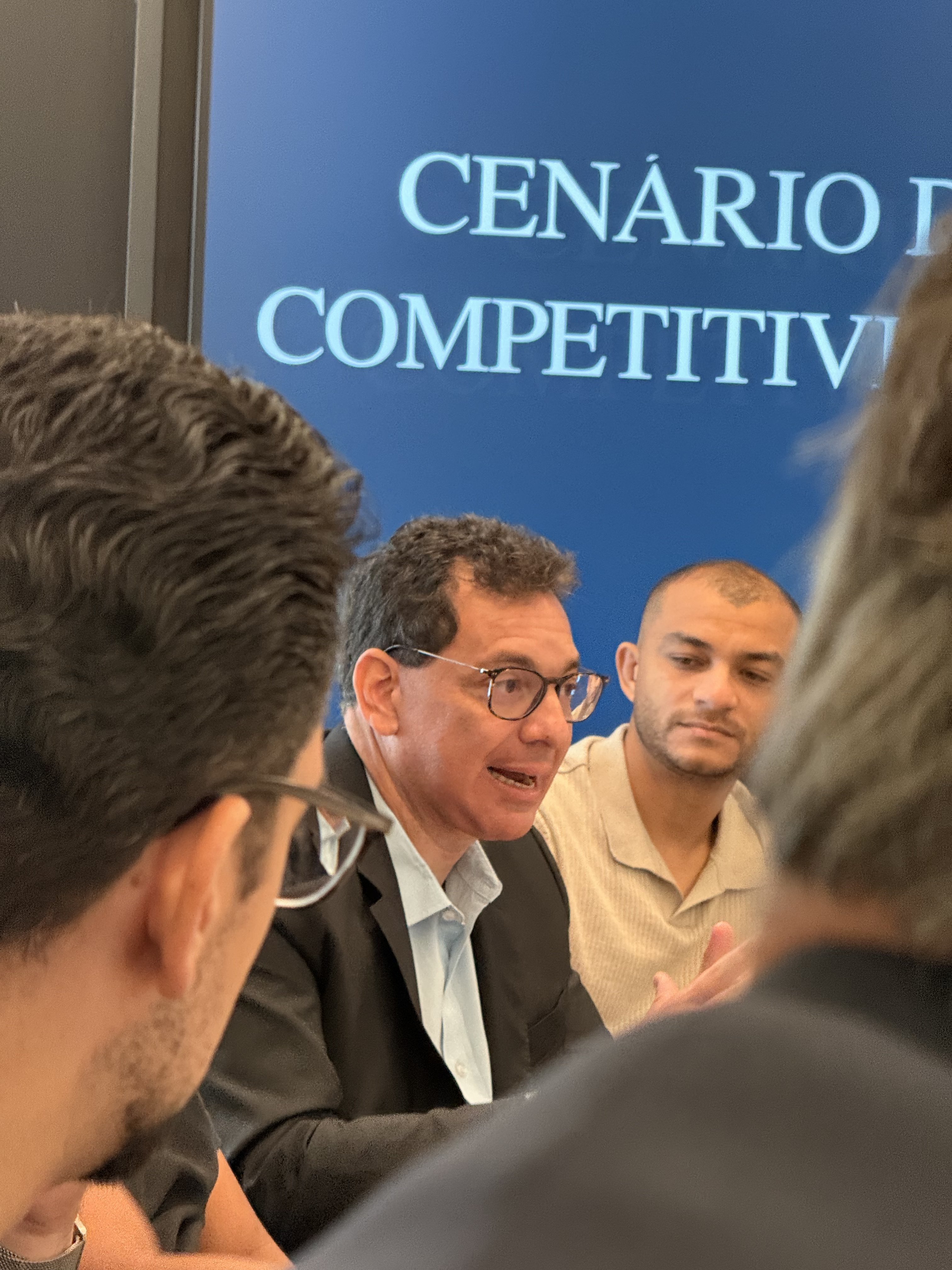 Apresentação sobre cenário de competitividade para empresários do ecossistema SM Partner